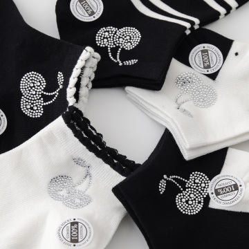 Жаночы шкарпэткі з алмазамі