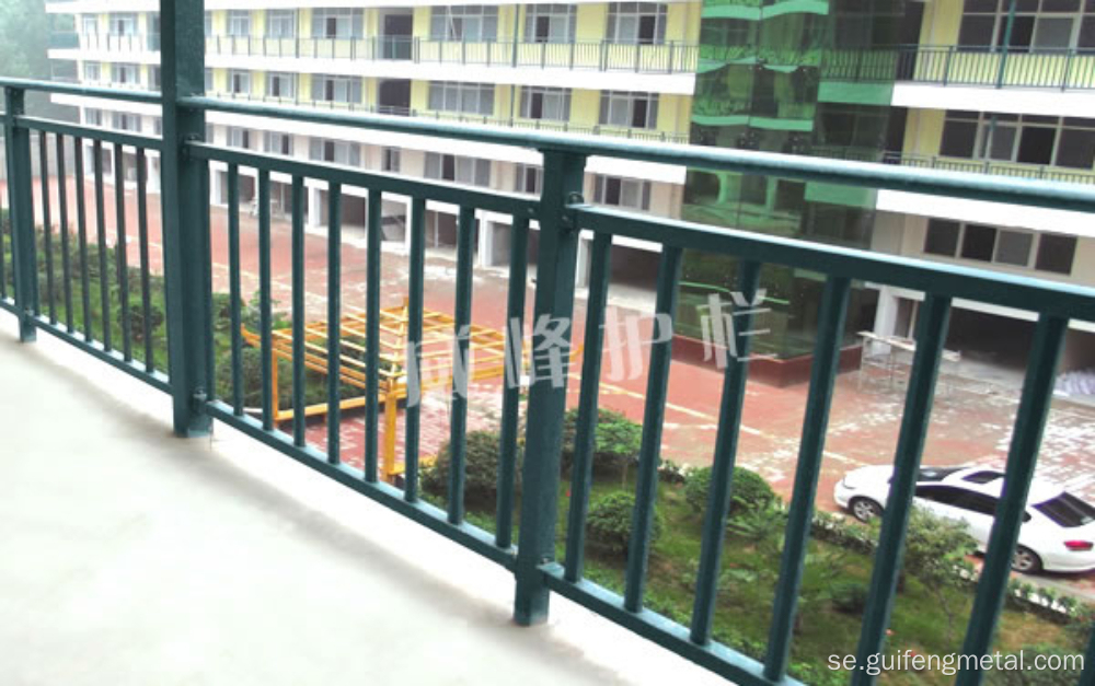 Inhägnad balkonger skyddande räcken
