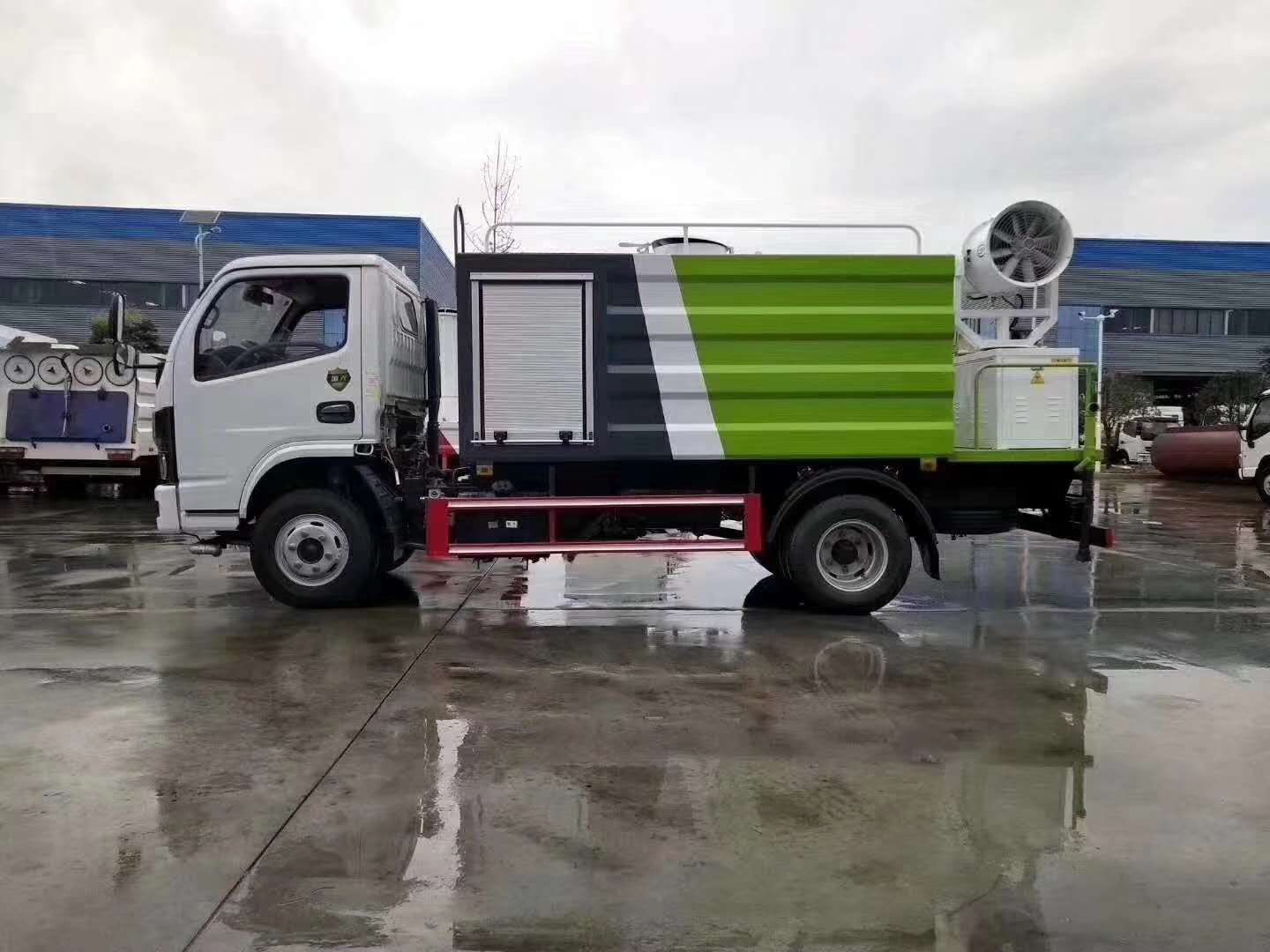 Efficient Water Distribution Sprinkler Truck