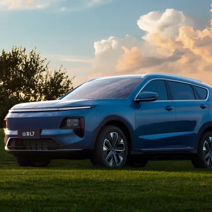 Affordable Jie Road Mountain Sea L7 Plug-In Hybrid Electric Vehicle