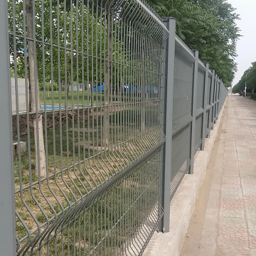 Factory price Triangle Bending Wire Mesh Fence Factory