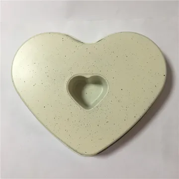 Non stick white dots coating heart shaped pan