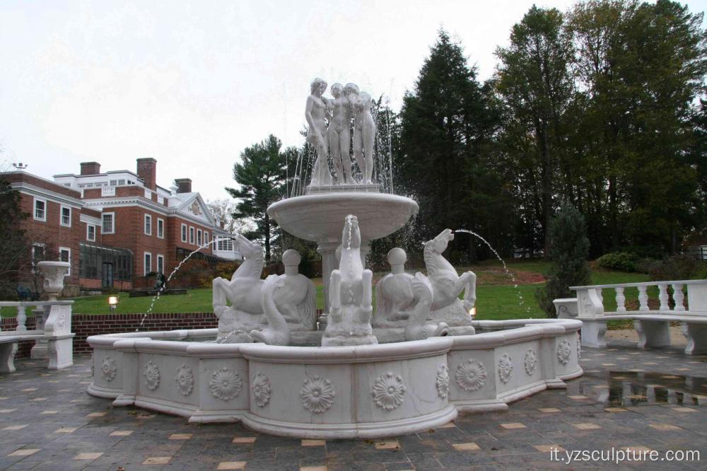 Donna nuda con la Fontana del cavallo per la decorazione domestica