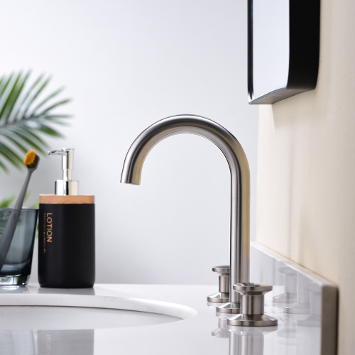 Mewah Kualitas Tinggi 3 Lubang Basin Faucet