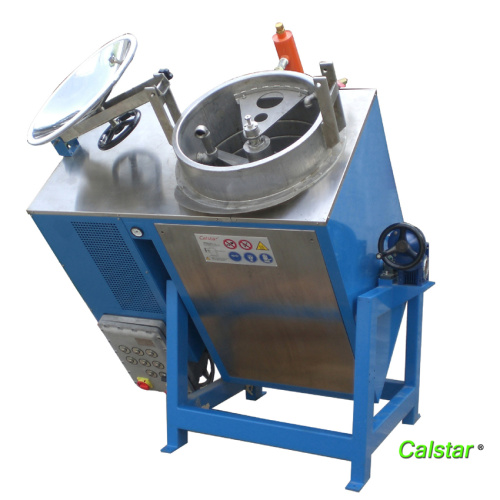 Solvent recovery machine for sports equipment