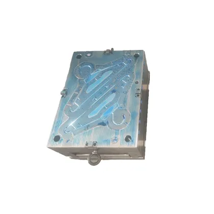 Custom Injection Molding Companies Plastic Hanger Mold