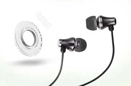 black color In-ear Wire Earphone
