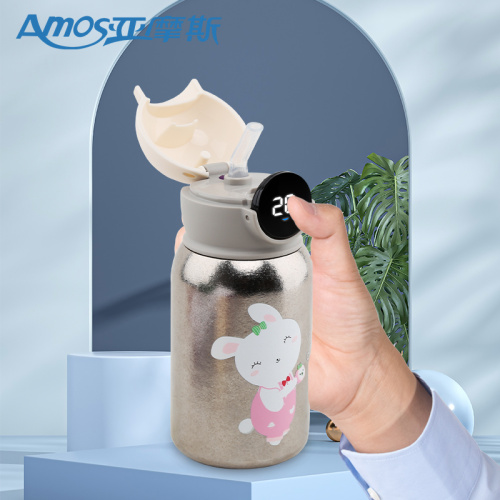 Мультфільм -малюнак дзіцячая бутэлька з вадой тытана