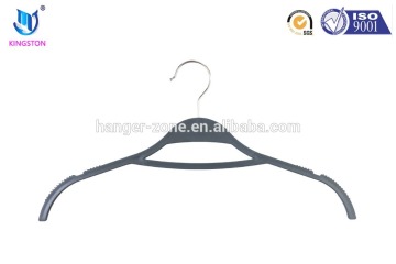 space saving rubber coating multi color plastic shirt hanger with tie bar