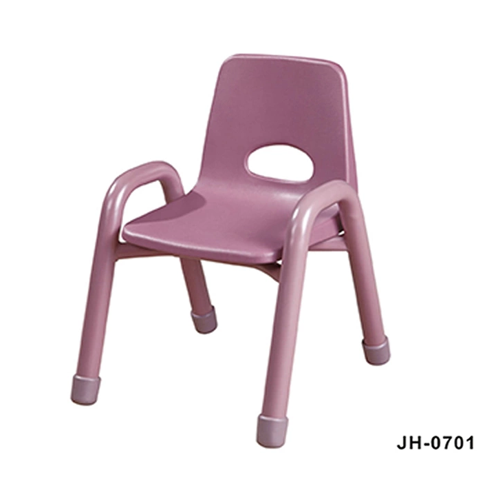 Tables et chaises de meubles de maternelle