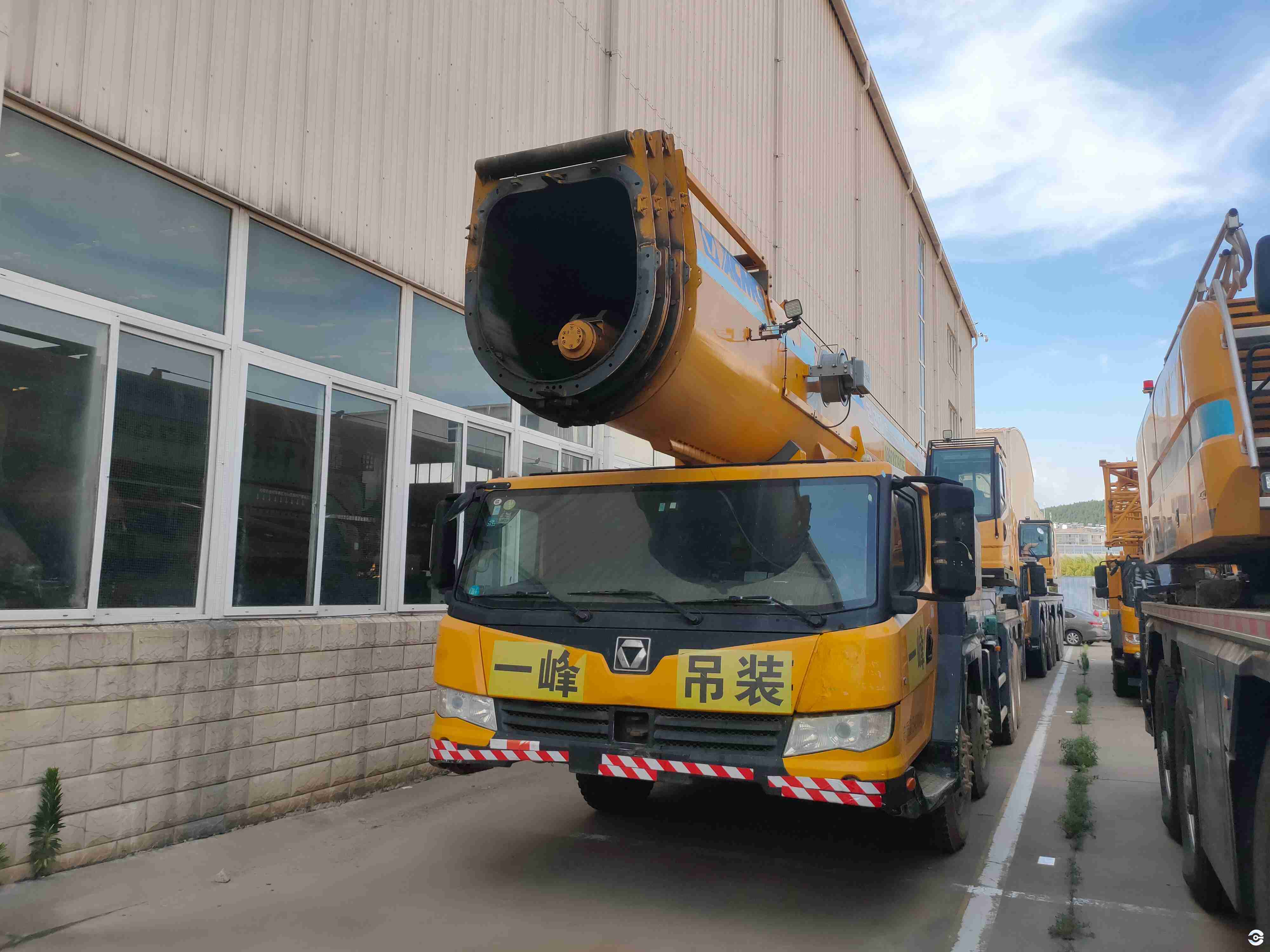 Low-hour XCMG truck crane, maintained by professional technicians