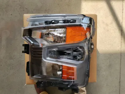 Chevrolet Silverado 1500 2022-2024 Bodykit Front Headlight with Redline LED Lamps