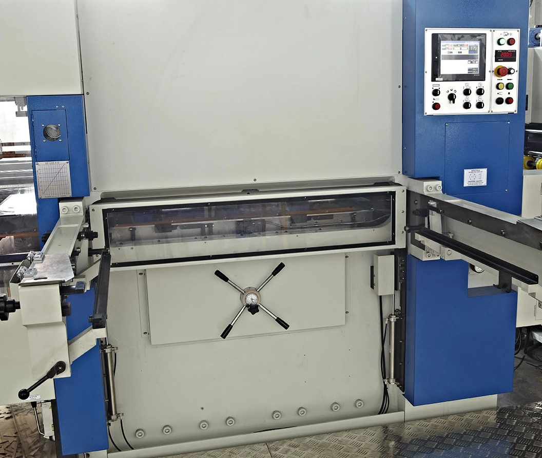 Hochgeschwindigkeits -Slotter -Falten -Sterbchen -Schneidemaschine für Pappboardkarton Wellkarton