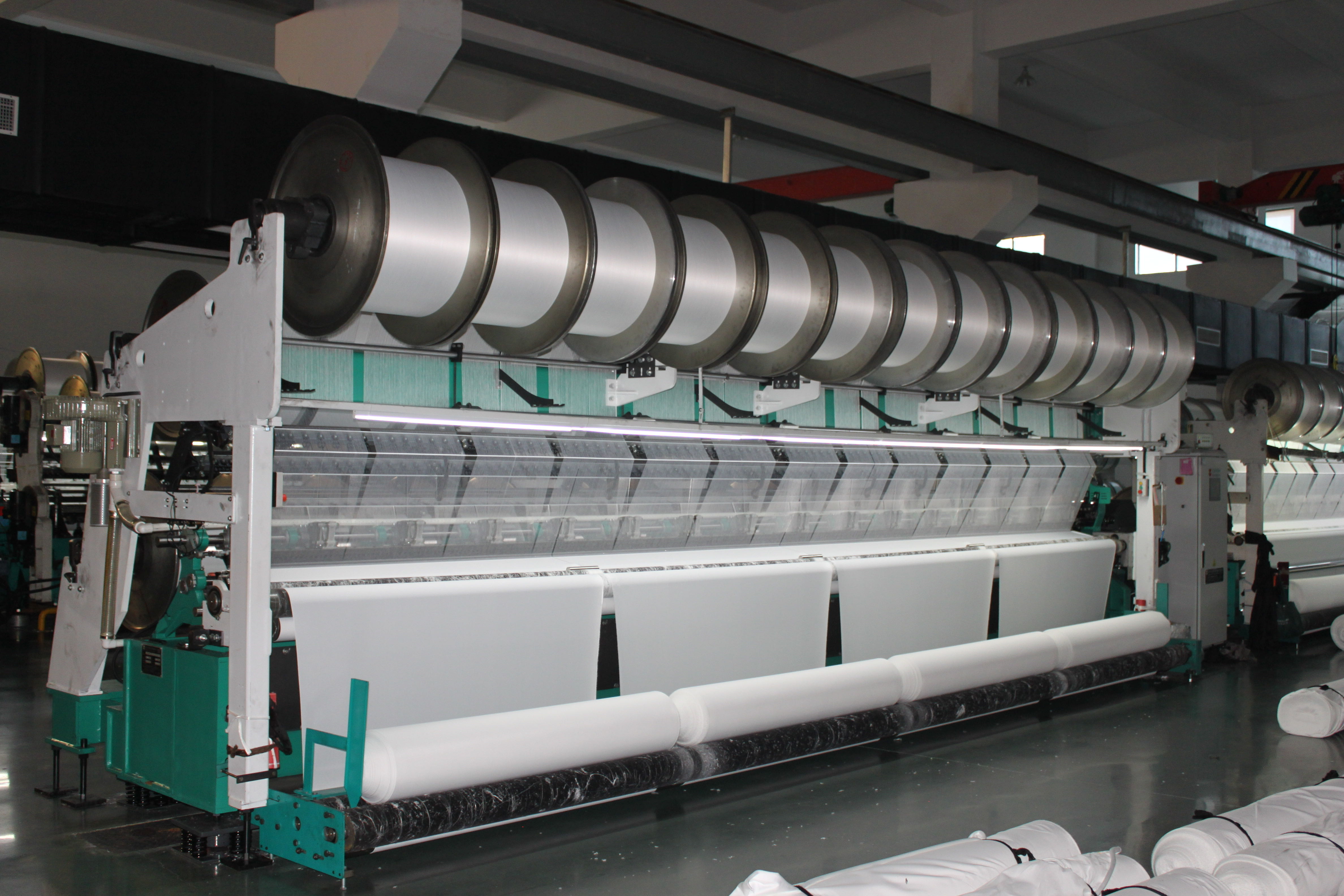 Introduction to Raschel Warp Knitting Machine and its products in