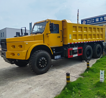 Pickup off-road dump truck