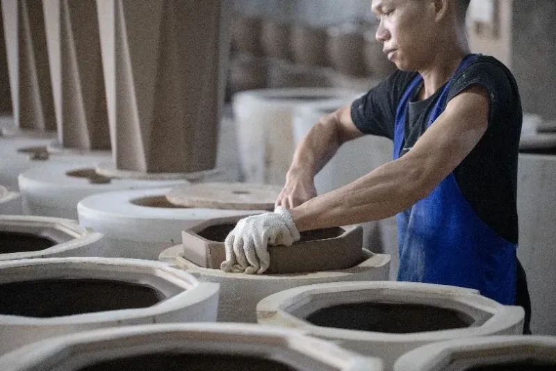 Modern Ceramic Flower Pots for Indoor and Outdoor Use