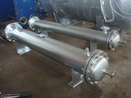 Shell and tube condenser