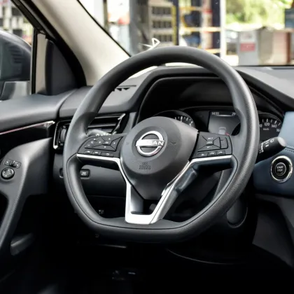 Nissan Qashqai 2.0L Manual Fuel-Efficient SUV LHD with Rearview Camera