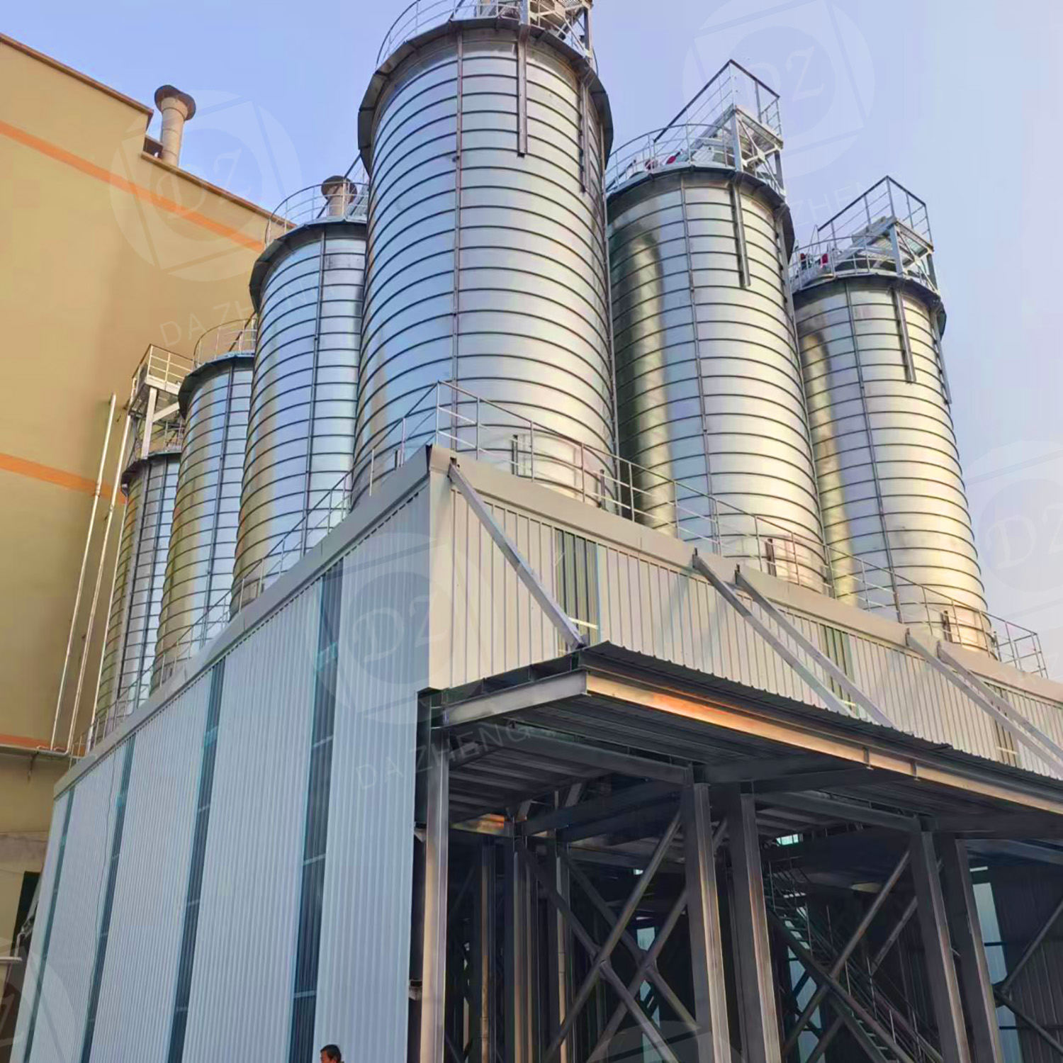 Зърнен логистичен парк Спирална ухапване стоманена плоча склад