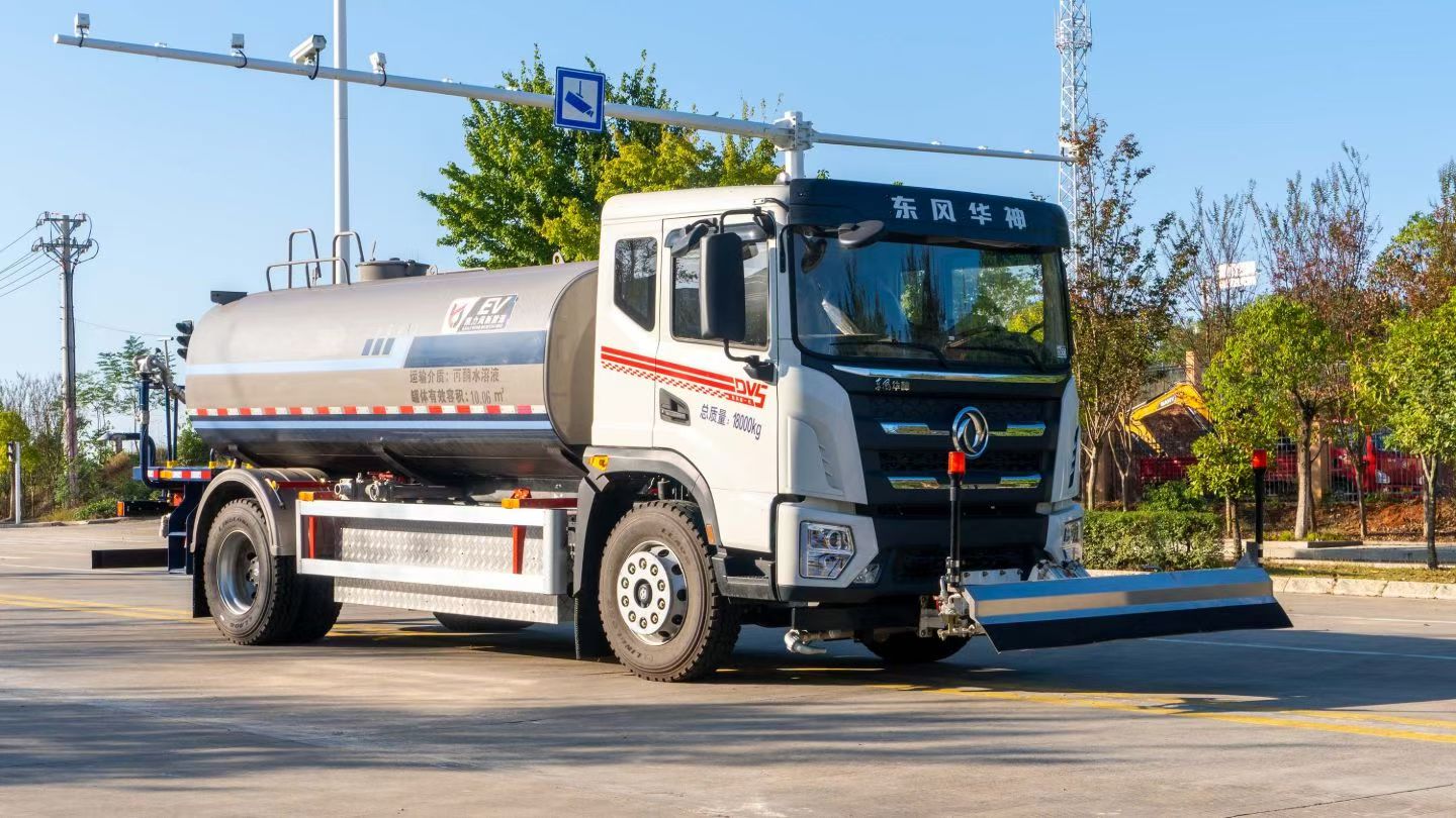 5000-gallon water tanker truck