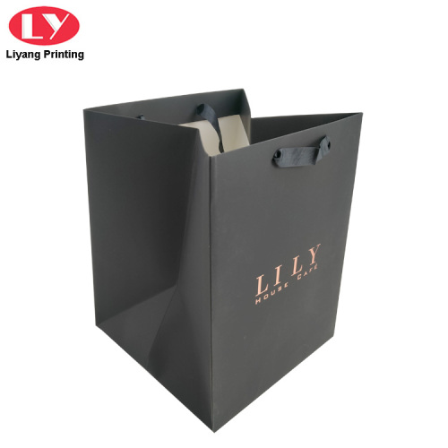 Compras de bolsa de papel preto luxo com alças