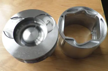 NAVISTAR two piece piston DT530E engine 1836320C1,1833433C1