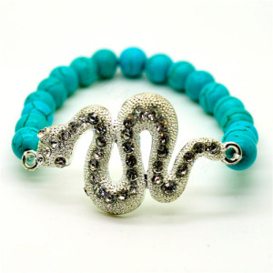 Bracelet de pierres précieuses étirées turquoise avec perles rondes de 8 mm avec morceau de serpent de Diamante