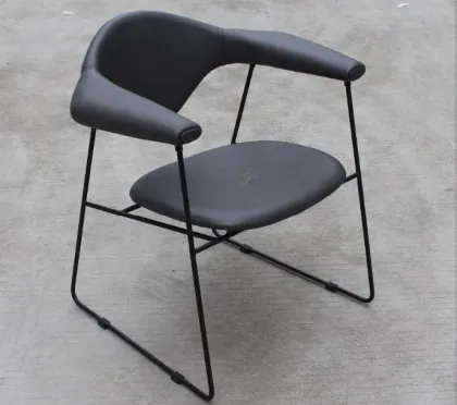 Masculo Gubi Lounge Chair