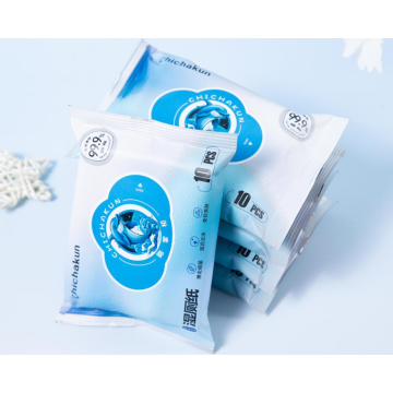 Toallitas húmedas con descargas de marca envueltas individualmente para viajar