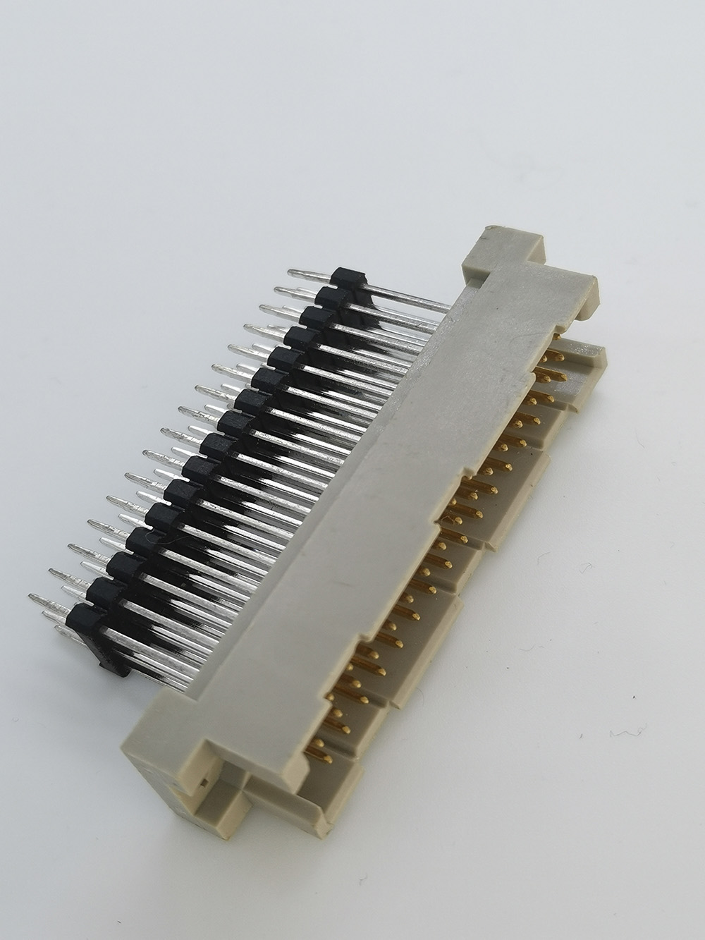 30 Pins Vertical Plug Type 0.33R DIN41612 Connectors