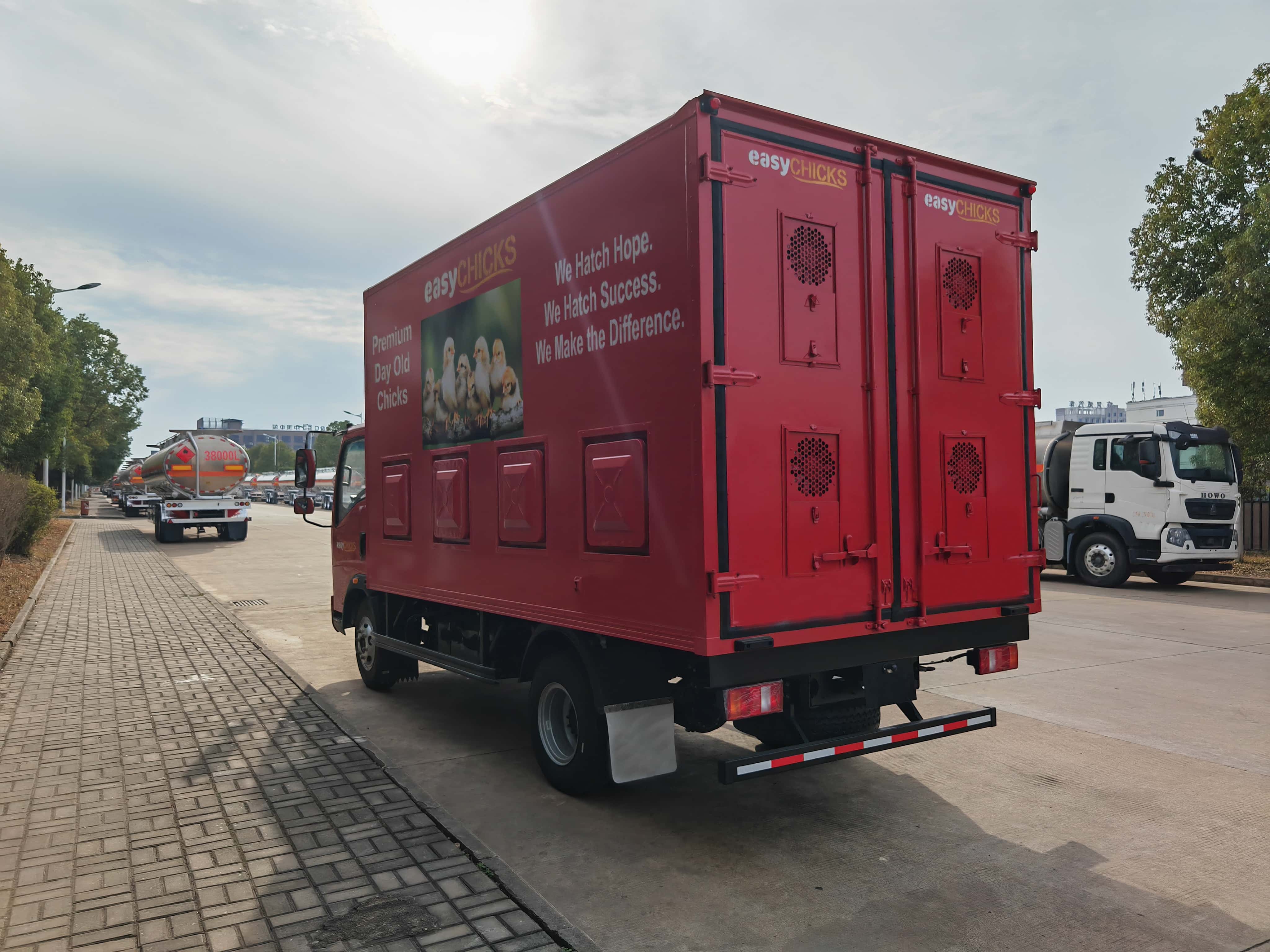 HOWO 4X2 light duty van box transport veicle