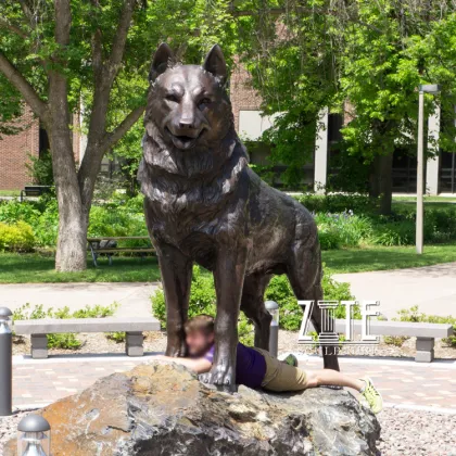 Outdoor garden life size metal animal bronze husky dog statue