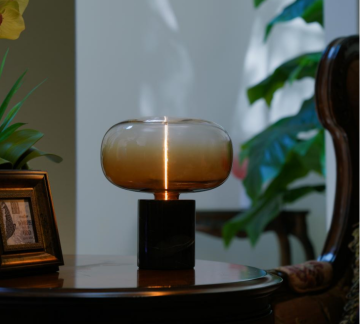 Moderne minimalistische wiederaufladbare LED -Schreibtischlampe mit dimmbarem Umgebungslicht
