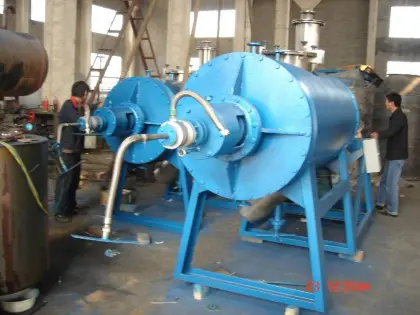 Pigment/dye vacuum rake dryer