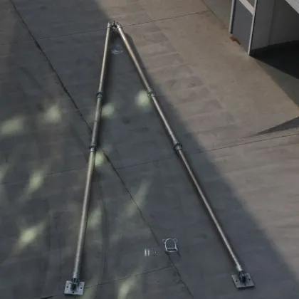 Derrick Gin Pole Lifting Device