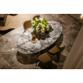 Elegante mesa de comedor de mármol ovalado