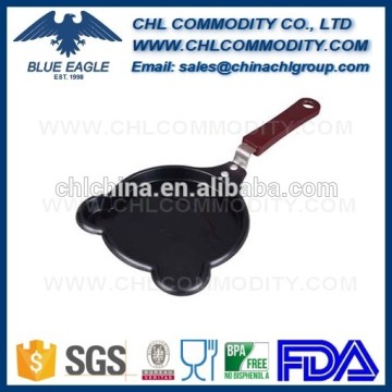 Mini bear shaped enamel fry pan with long handle