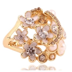 Luxurious 18K lacquer flower ring