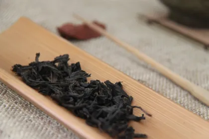 Fujian fermented packed shuixian Oolong tea