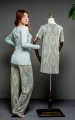 Conjunto de pijama de viscose com estampa floral e camisola