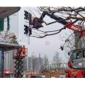 Installateur en verre en forme d'arc avec Manitou Aerocar