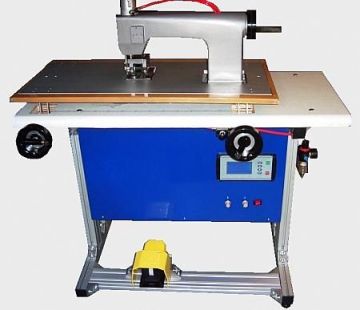 Ultrasonic 25 Khz Sewing Machine From The Front