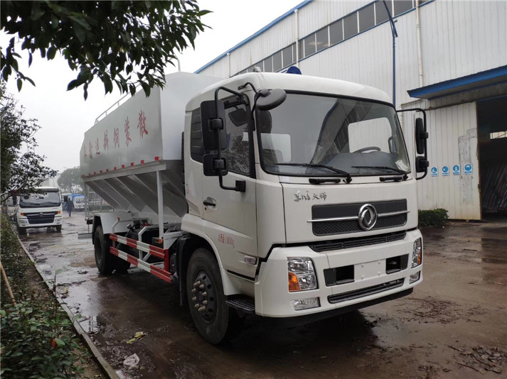 Efficient Feed Transport Vehicle with Expanded Storage Options