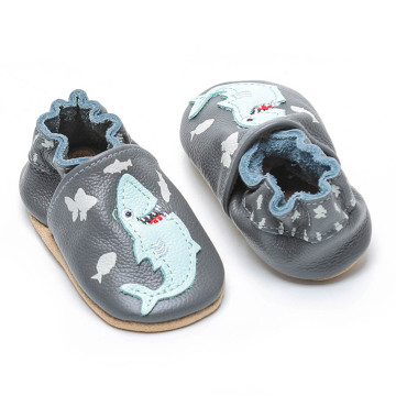 Sapatos de couro macio para bebês de tubarão
