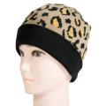 Chapéu de malha de inverno com impressão de leopardo