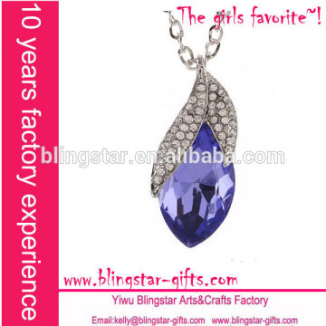 pendant necklace