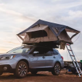 4x4 Dach -Top -Auto außerhalb der Straße Camping Zelt