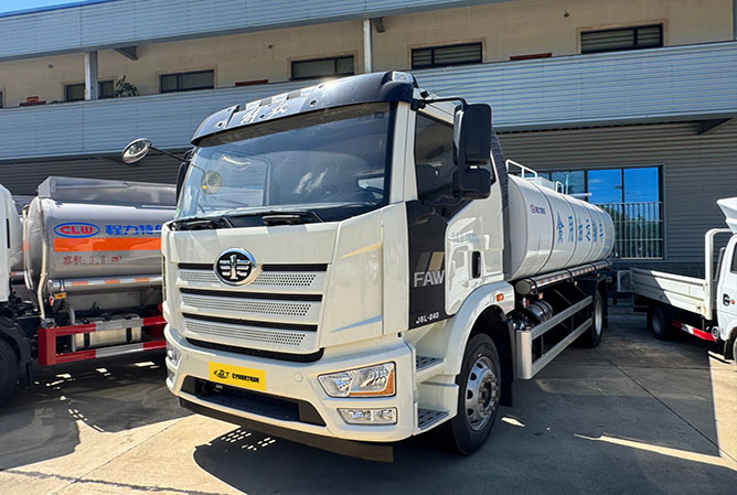 Edible oil tanker truck