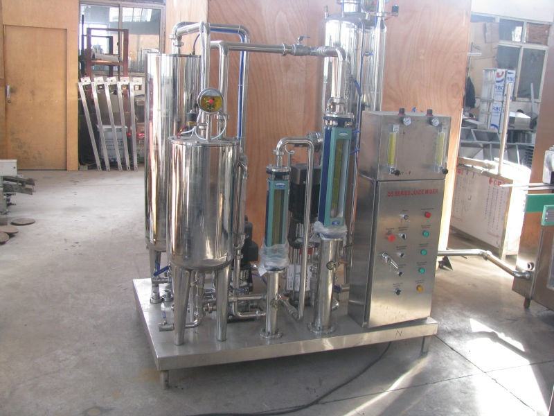 Mixing machine (10)