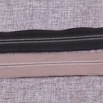 Multicolored nylon zippers in bulk for coats